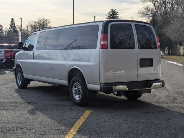 2025 GMC Savana Passenger RWD 3500 Extended Wheelbase LT