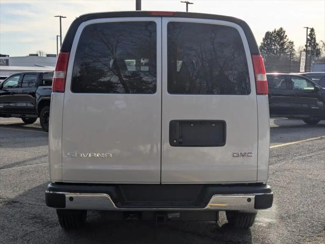 2025 GMC Savana Passenger RWD 3500 Extended Wheelbase LT