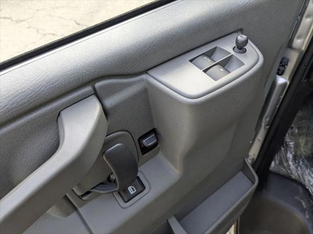 2025 GMC Savana Passenger RWD 3500 Extended Wheelbase LT