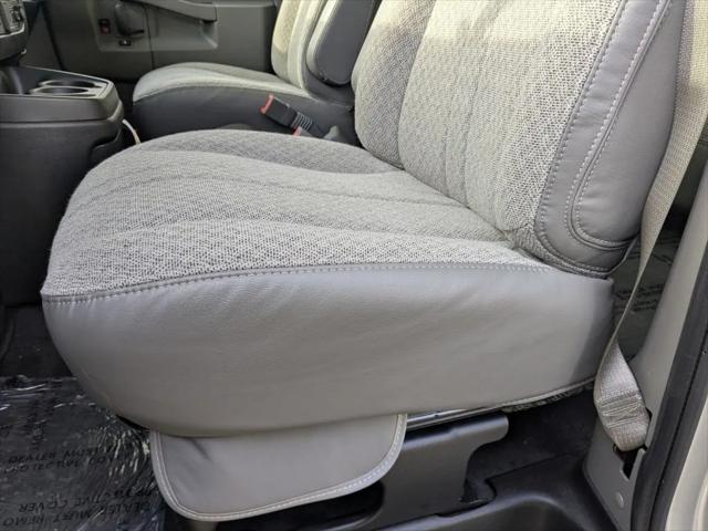2025 GMC Savana Passenger RWD 3500 Extended Wheelbase LT