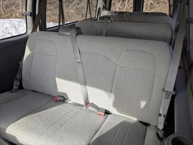 2025 GMC Savana Passenger RWD 3500 Extended Wheelbase LT