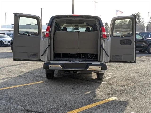 2025 GMC Savana Passenger RWD 3500 Extended Wheelbase LT