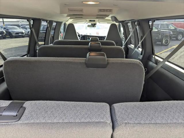 2025 GMC Savana Passenger RWD 3500 Extended Wheelbase LT