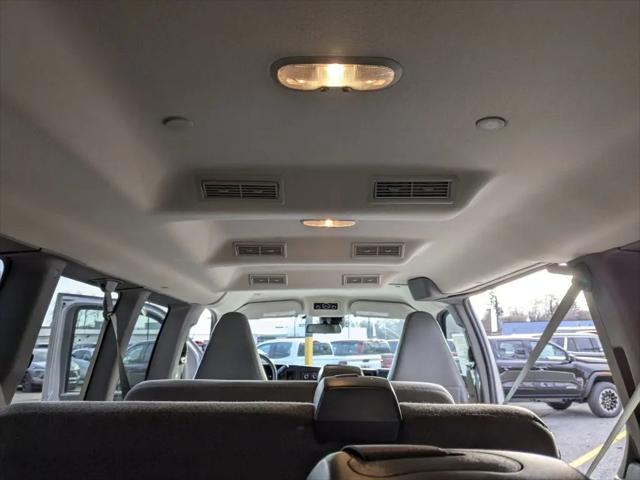 2025 GMC Savana Passenger RWD 3500 Extended Wheelbase LT
