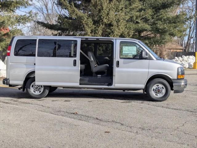 2025 GMC Savana Passenger RWD 3500 Extended Wheelbase LT