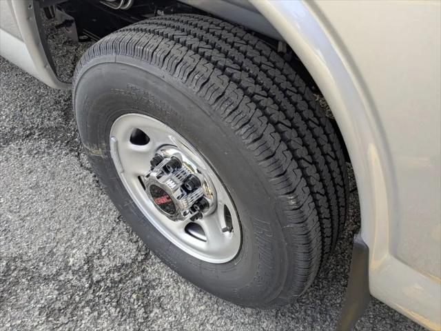 2025 GMC Savana Passenger RWD 3500 Extended Wheelbase LT