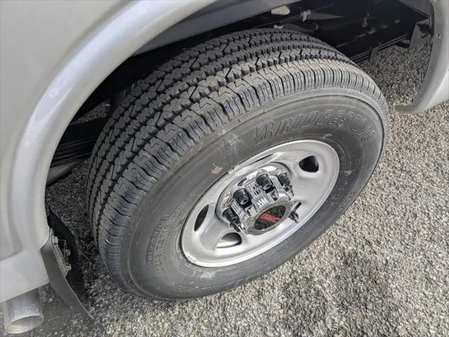 2025 GMC Savana Passenger RWD 3500 Extended Wheelbase LT