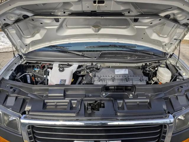 2025 GMC Savana Passenger RWD 3500 Extended Wheelbase LT