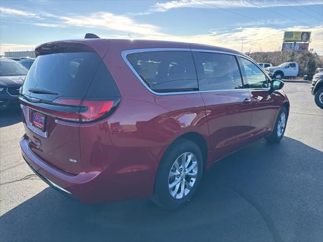 2026 Chrysler Pacifica Select AWD
