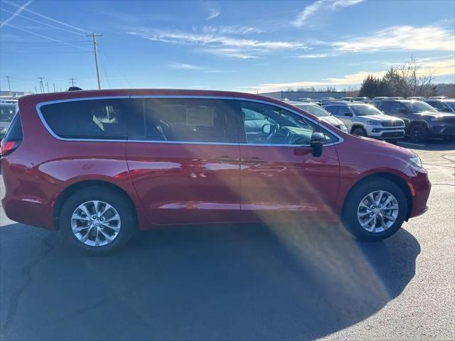 2026 Chrysler Pacifica Select AWD
