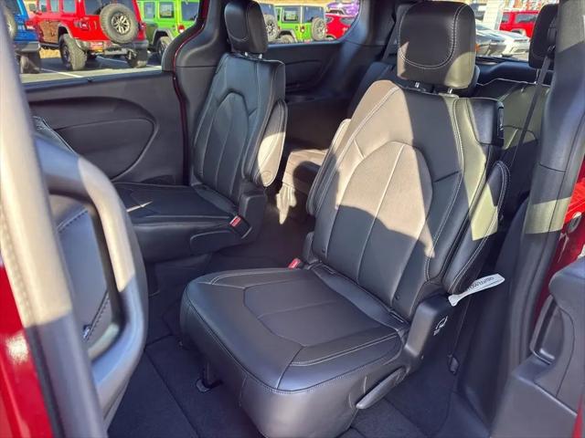 2026 Chrysler Pacifica Select AWD
