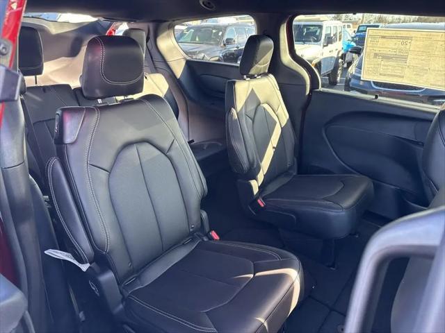 2026 Chrysler Pacifica Select AWD