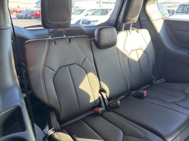 2026 Chrysler Pacifica Select AWD