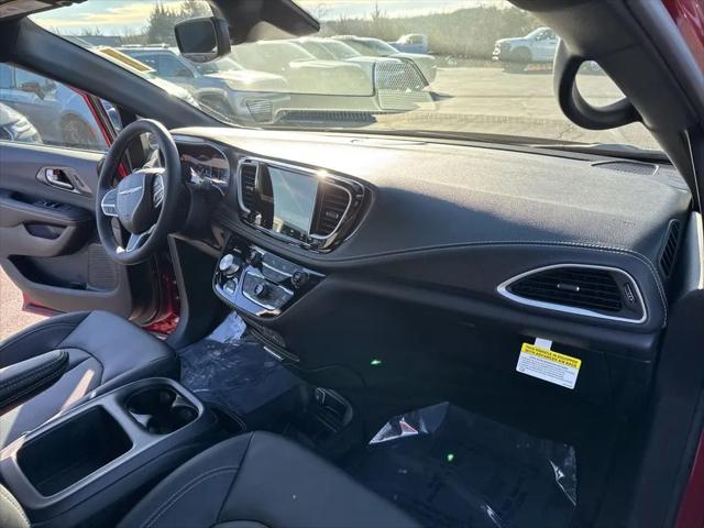 2026 Chrysler Pacifica Select AWD