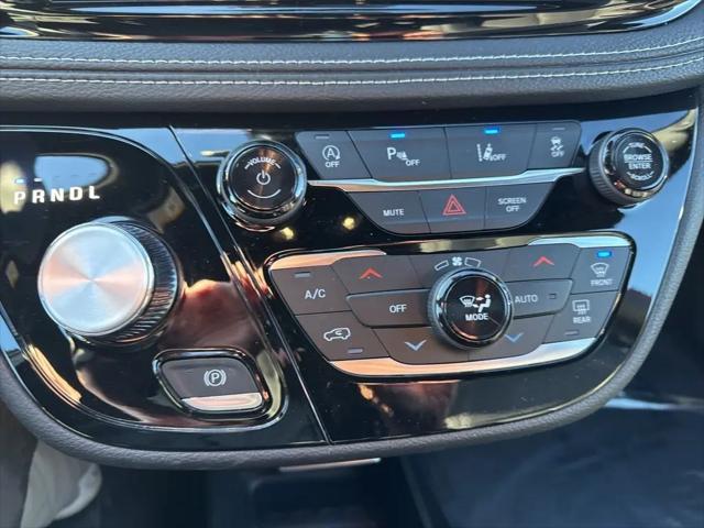 2026 Chrysler Pacifica Select AWD