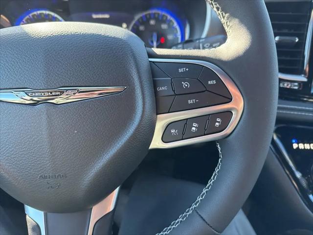 2026 Chrysler Pacifica Select AWD