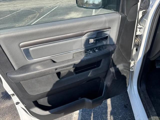2023 Ram 1500 Classic SLT Crew Cab 4x4 5'7" Box