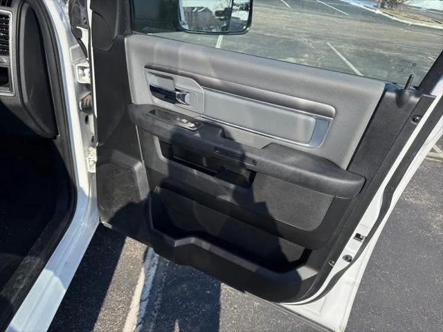 2023 Ram 1500 Classic SLT Crew Cab 4x4 5'7" Box