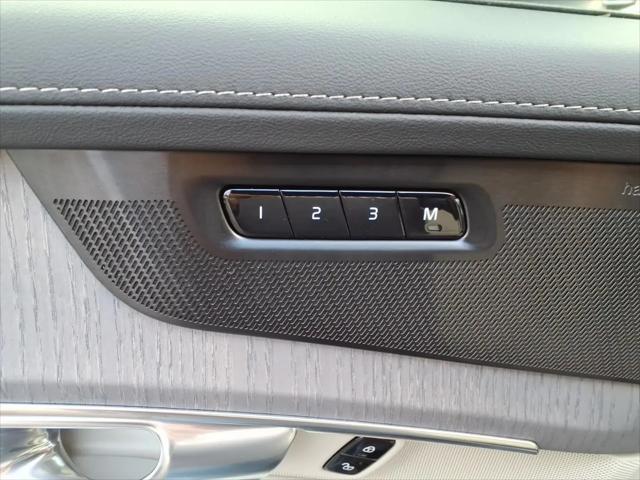 2026 Volvo XC90 Ultra, B6 AWD Gas (mild hybrid), Gasoline, Bright, 7 Seats