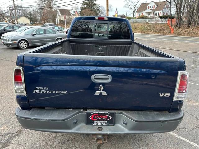 2006 Mitsubishi Raider Duro Cross V8