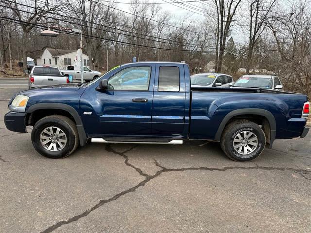 2006 Mitsubishi Raider Duro Cross V8