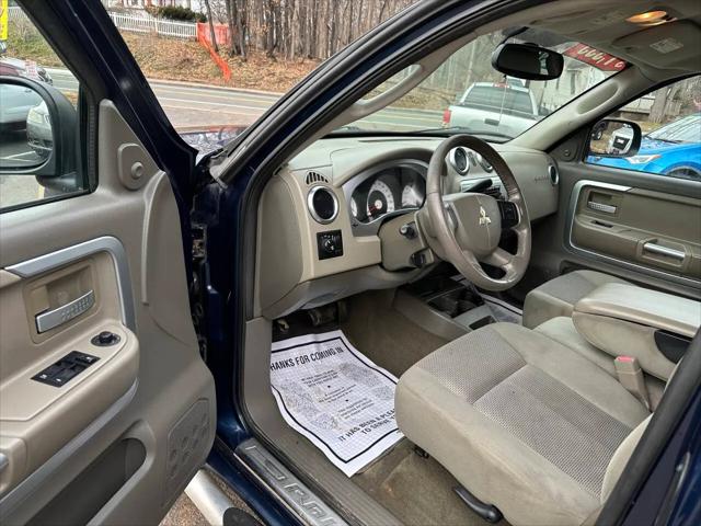 2006 Mitsubishi Raider Duro Cross V8