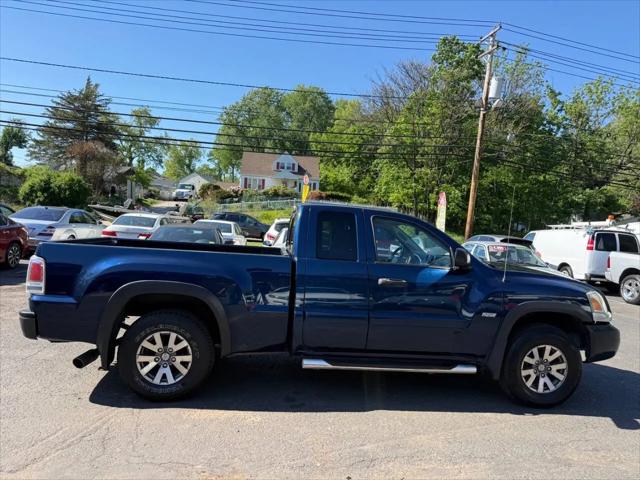 2006 Mitsubishi Raider Duro Cross V8