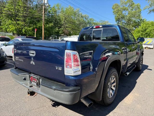 2006 Mitsubishi Raider Duro Cross V8