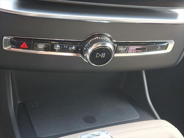2026 Volvo XC90 Core, B6 AWD Gas (mild hybrid), Gasoline, Bright, 7 Seats