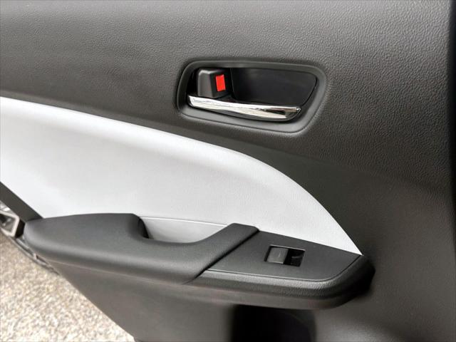 2022 Toyota Prius LE AWD-e [17]