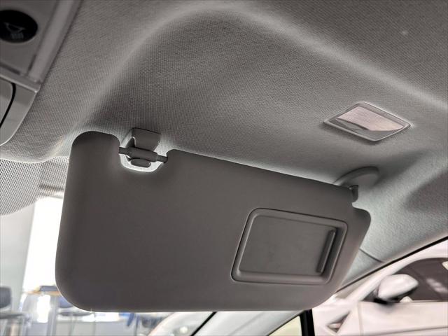 2022 Toyota Prius LE AWD-e [24]