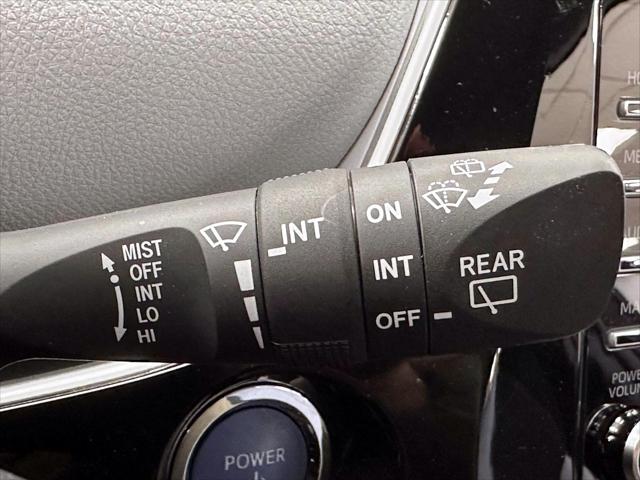 2022 Toyota Prius LE AWD-e [26]