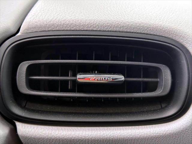 2022 Toyota Prius LE AWD-e [27]