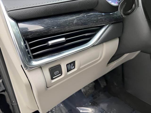 2023 Cadillac XT4 AWD Premium Luxury