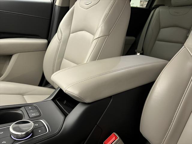 2023 Cadillac XT4 AWD Premium Luxury