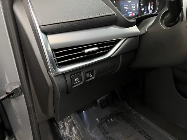 2023 Cadillac XT4 AWD Premium Luxury