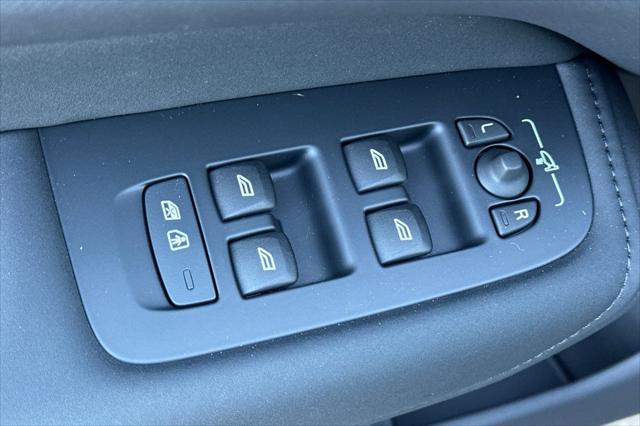 2026 Volvo XC60 B5 Core