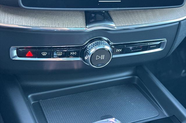 2026 Volvo XC60 B5 Core