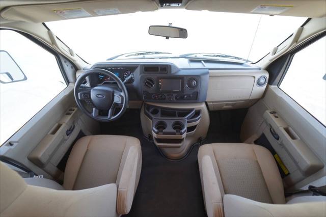 2021 Ford E-450 Cutaway 28Z