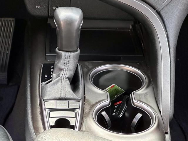 2024 Toyota Camry SE Nightshade [19]