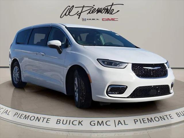 2023 Chrysler Pacifica Touring L for sale in Elmhurst, IL
