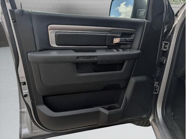 2024 Ram 1500 Classic Warlock Crew Cab 4x4 5'7" Box