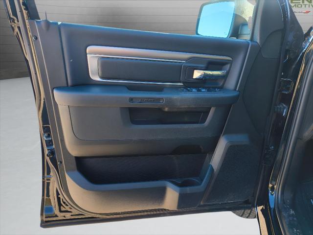 2024 Ram 1500 Classic Warlock Crew Cab 4x2 5'7" Box