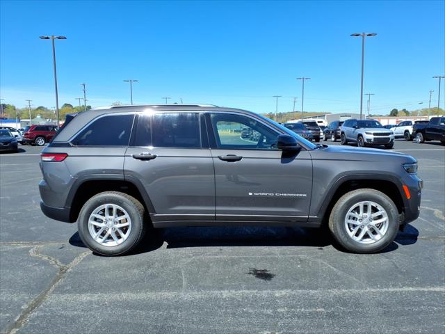 2026 Jeep Grand Cherokee Laredo 4x2