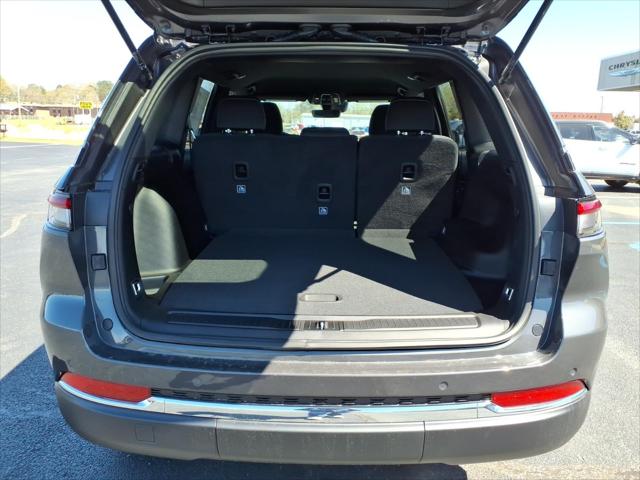2026 Jeep Grand Cherokee Laredo 4x2