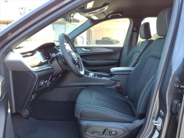 2026 Jeep Grand Cherokee Laredo 4x2
