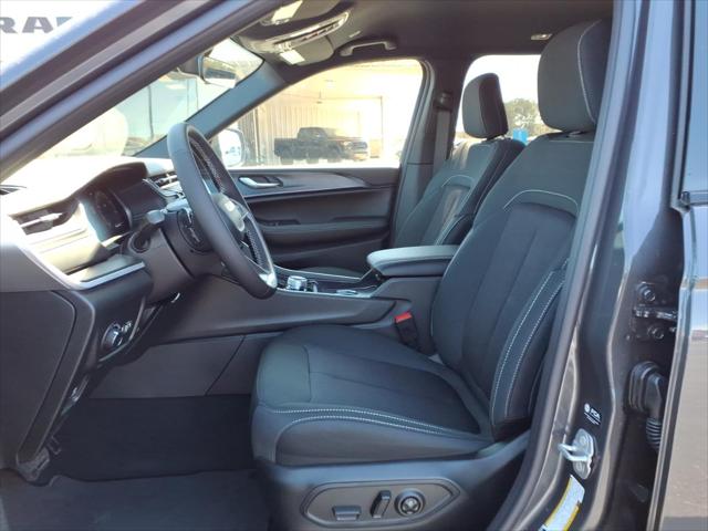 2026 Jeep Grand Cherokee Laredo 4x2