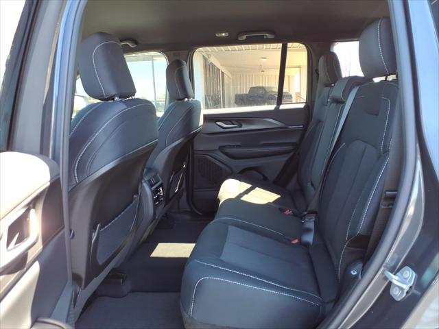 2026 Jeep Grand Cherokee Laredo 4x2