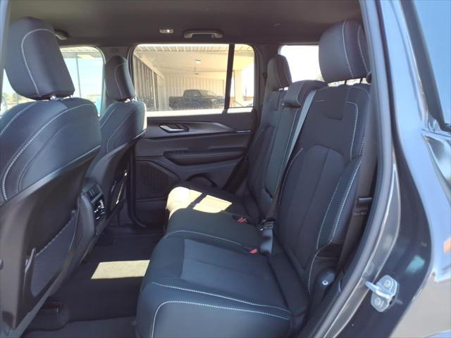 2026 Jeep Grand Cherokee Laredo 4x2