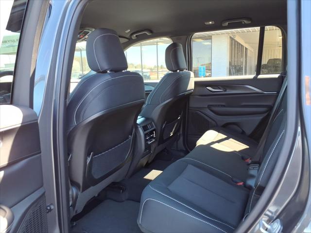 2026 Jeep Grand Cherokee Laredo 4x2